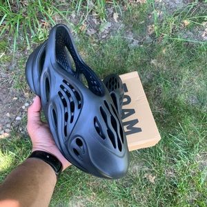 Yeezy Foam runners “Onyx”